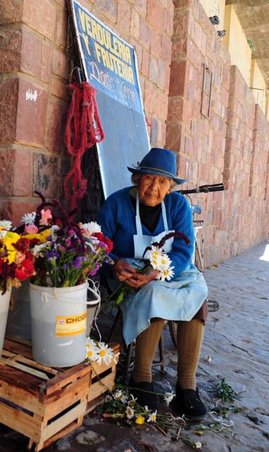 Flowers-for-sale-in-Humahuaca